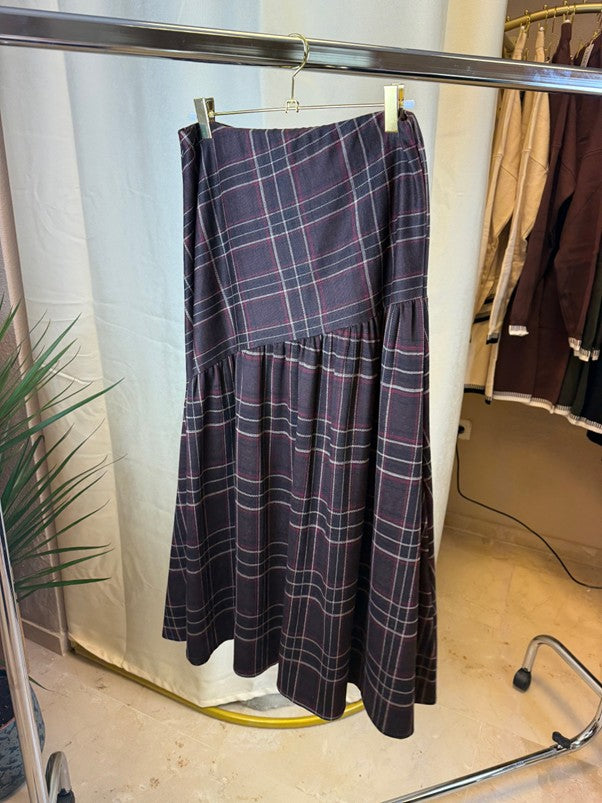 Falda Cuadros Corte Asimétrico y Volantes