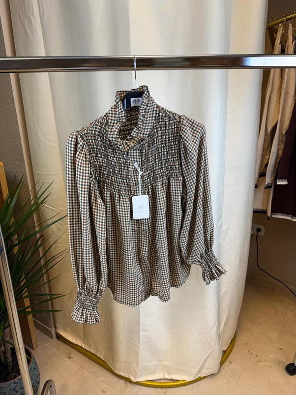 Camisa Nido de Abeja en Cuello y Mangas