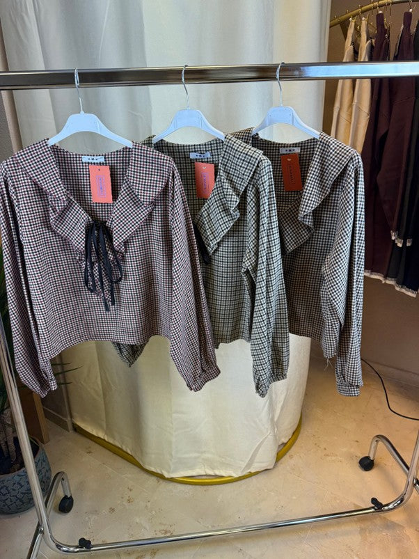 Camisa de Cuadros con Cuello Pico Atado y Volantes