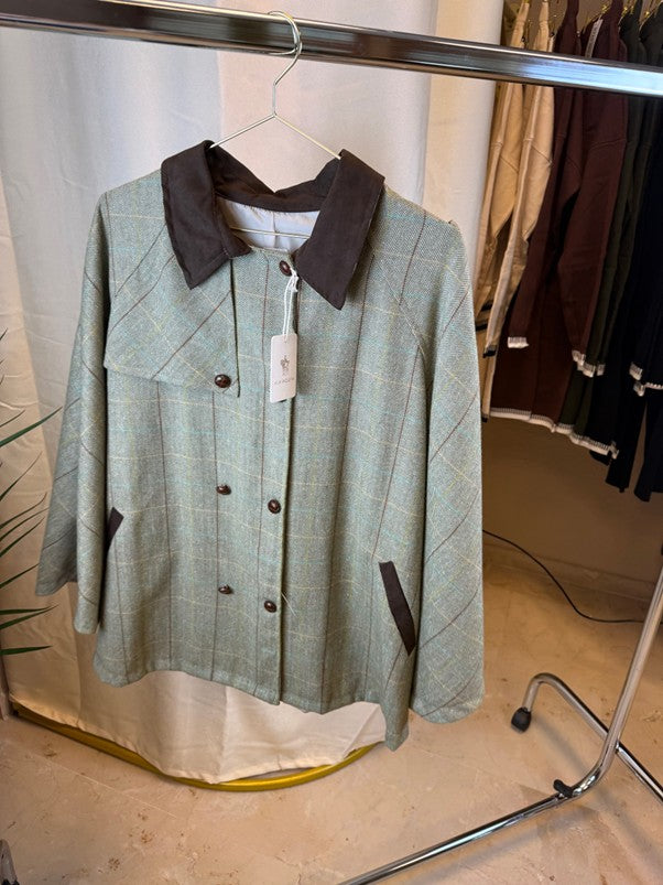 Poncho Rociero Verde con Cuello Marrón