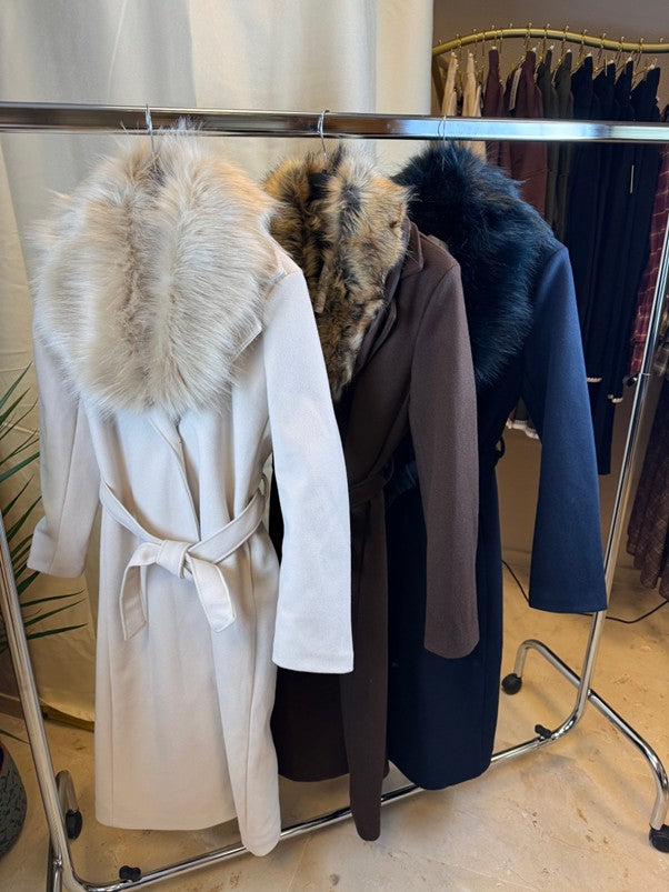 Abrigo con Pelo en el Cuello Desmontable